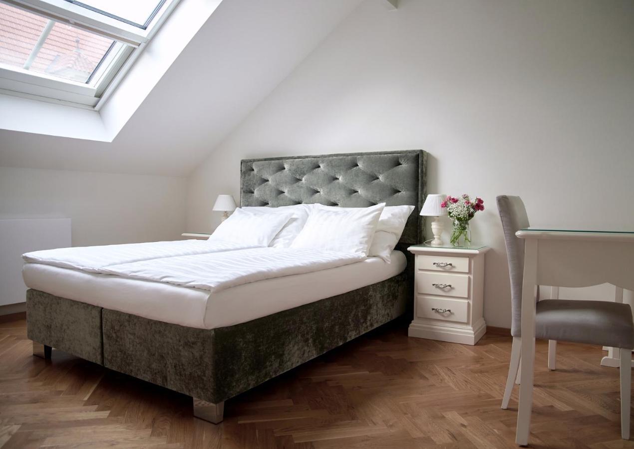 High Heaven Apartment Praha Bagian luar foto