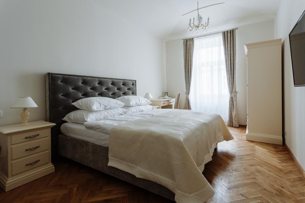 High Heaven Apartment Praha Bagian luar foto