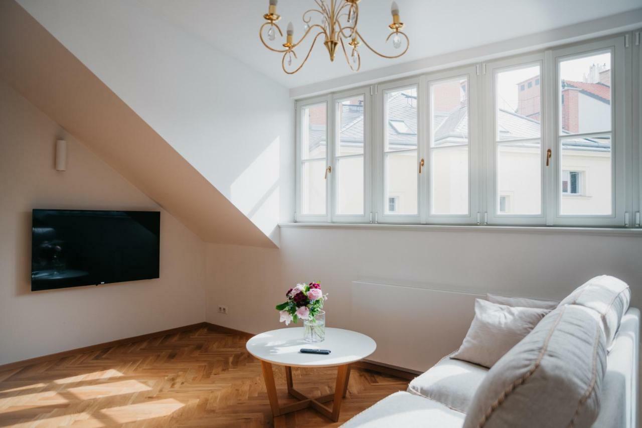 High Heaven Apartment Praha Bagian luar foto
